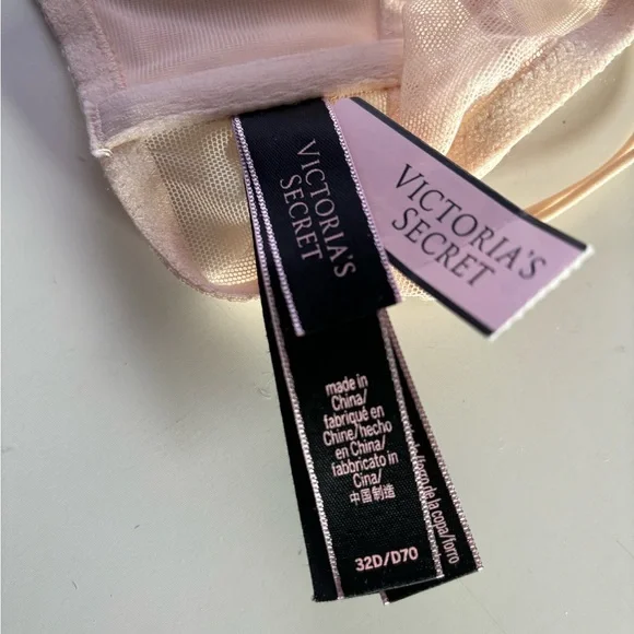 NWT Victoria’ Secret bras size 32D - Picture 6 of 6